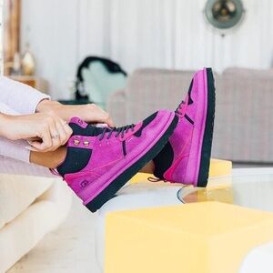 WOMENS UGG HIGHLAND HI HERITAGE BOOTS 'PINOT BERRY'